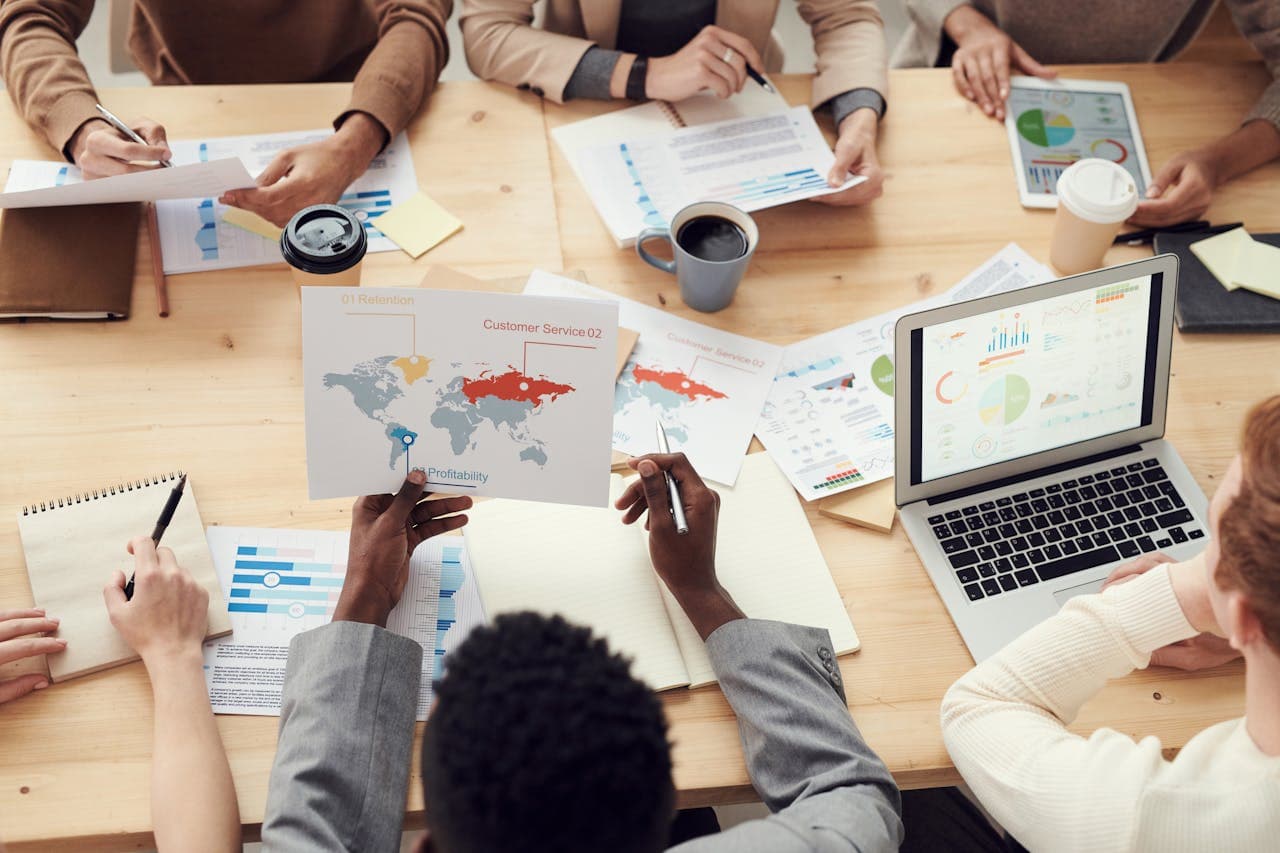 reunirse con clientes, grabar notas y crear informes.